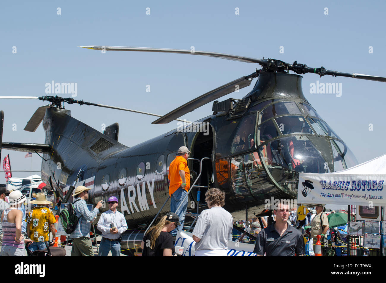 Un hélicoptère l'affichage à l'air Planes of Fame Museum, au cours de l'Air Show Chino, Chino, Californie, USA Banque D'Images