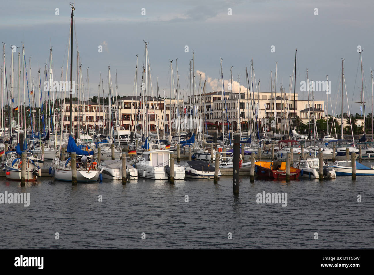 Rostock, Allemagne, la marina et l'hôtel Marina Hohe Duene Banque D'Images