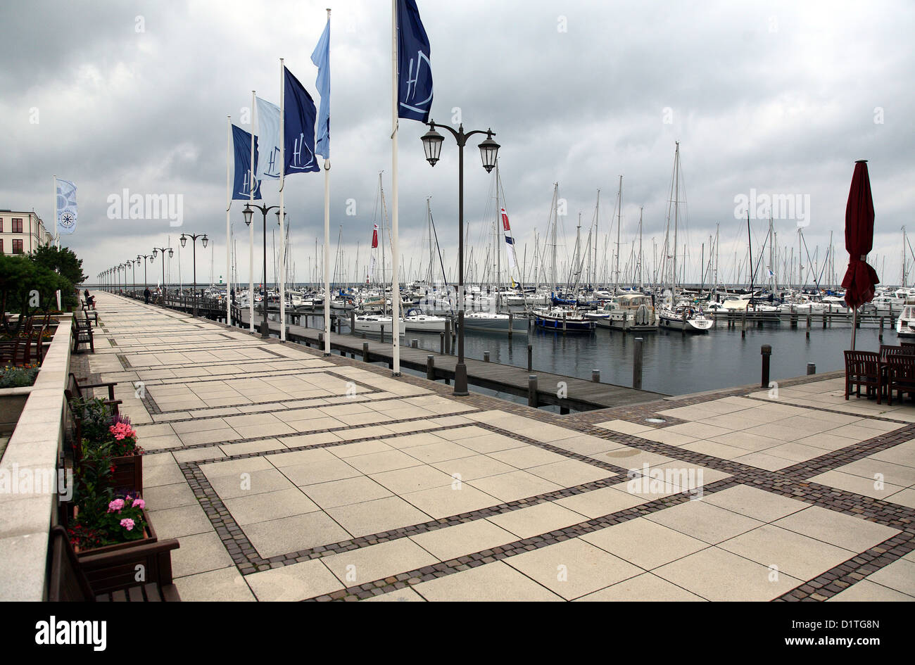 Rostock, Allemagne, Marina élevé avant Yachthafenresidenz Duene Banque D'Images