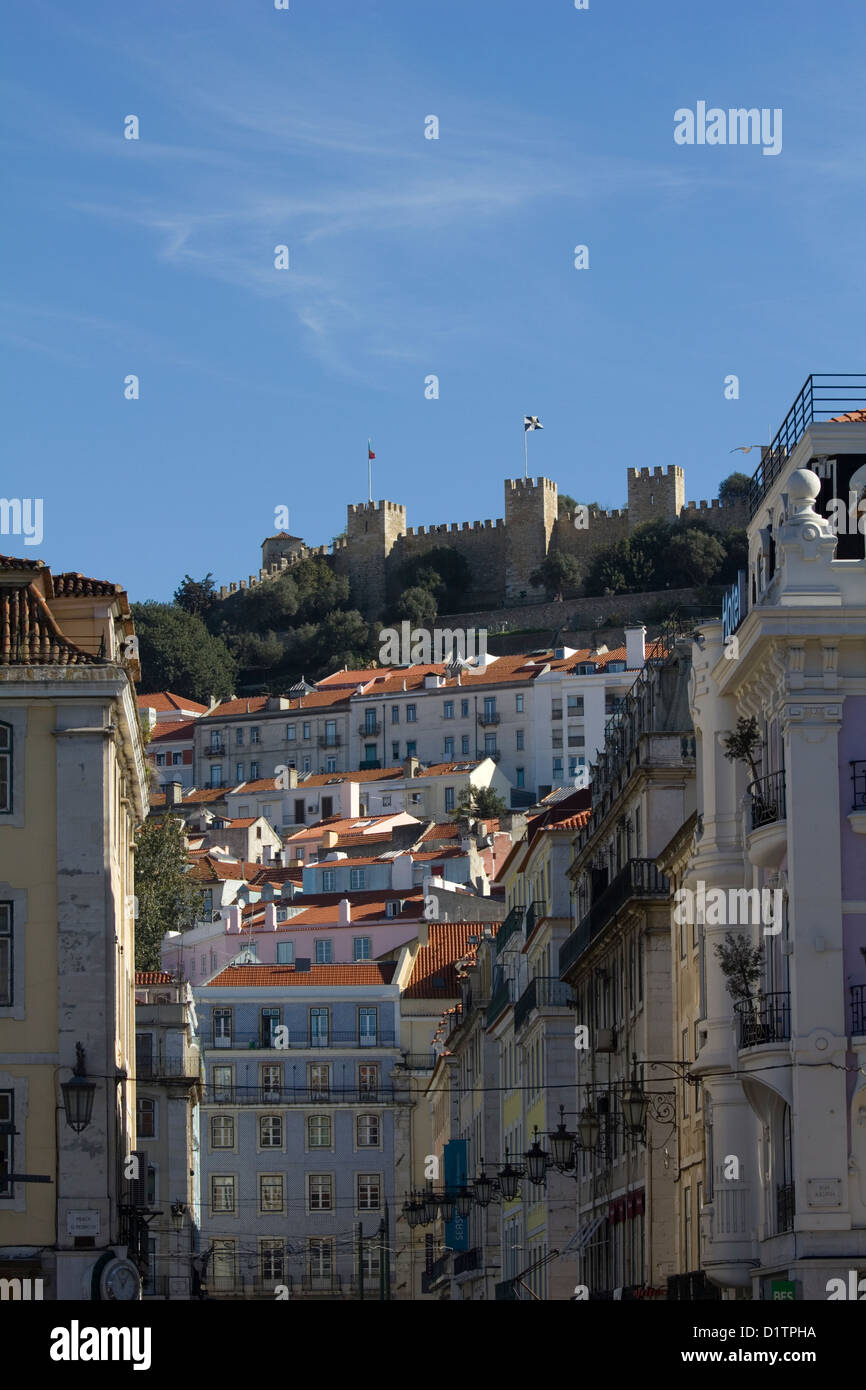 Le château de St George (Château Sao Jorge), une fortification mauresque dans le centre de Lisbonne, Portugal. Banque D'Images
