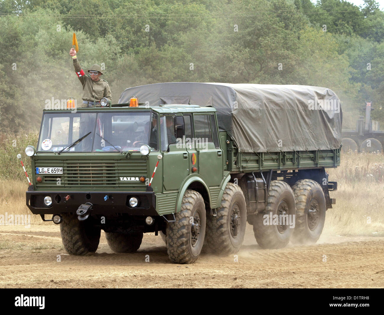 La Tatra 813 est un véhicule militaire tchécoslovaque conçu pour le transport lourd. Présenté au War and Peace Show, il était principalement utilisé pour transporter de grosses charges et du matériel militaire sur des terrains difficiles. Banque D'Images
