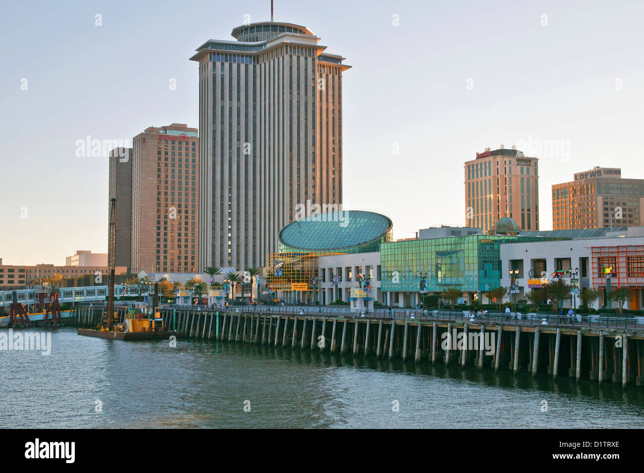 Vue de la Nouvelle Orléans à partir de milieu de Mississippi River, état de Louisiane, USA, Amérique du Nord, Banque D'Images