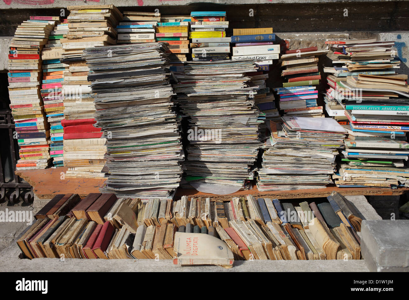 Bucarest, Roumanie, livres d'occasion à vendre dans la rue de l'université Banque D'Images