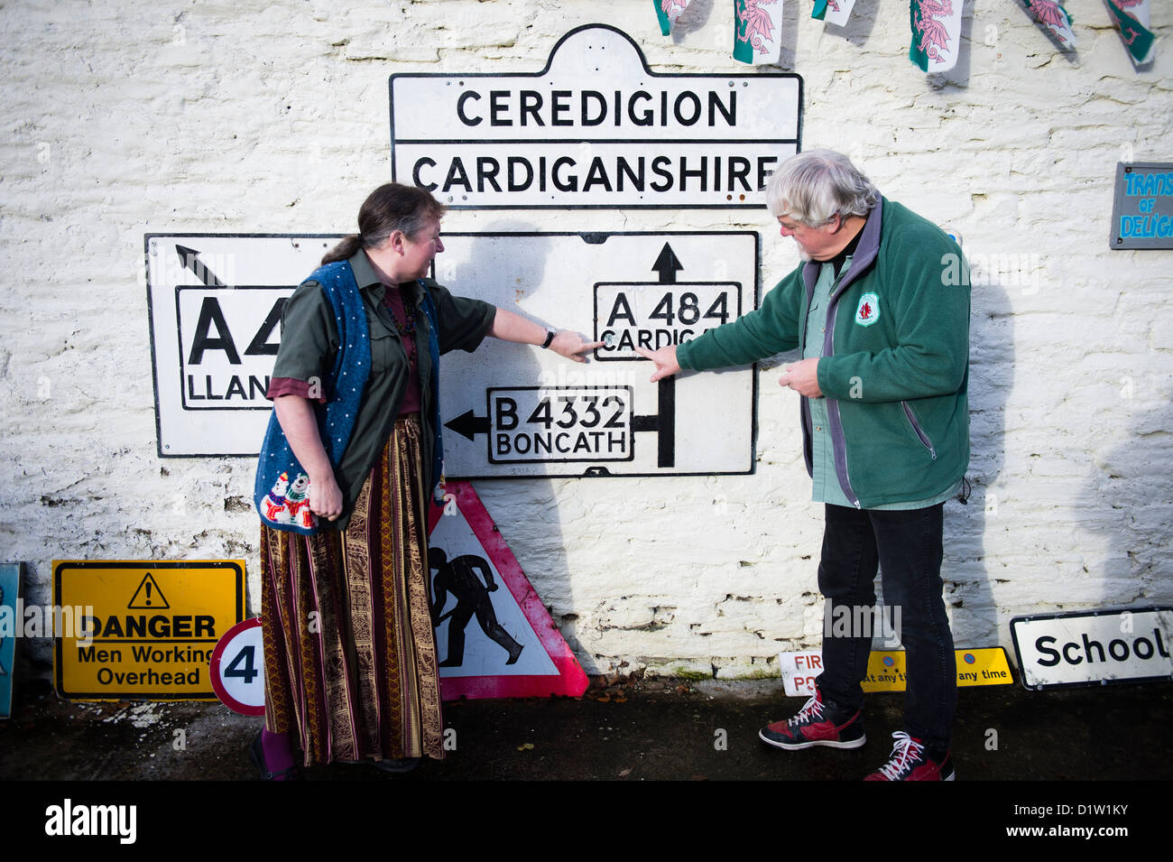 Paul et Hillary Kennelly, propriétaires / conservateurs de l'ouest du pays de Galles Musée de l'enfance, UK Banque D'Images