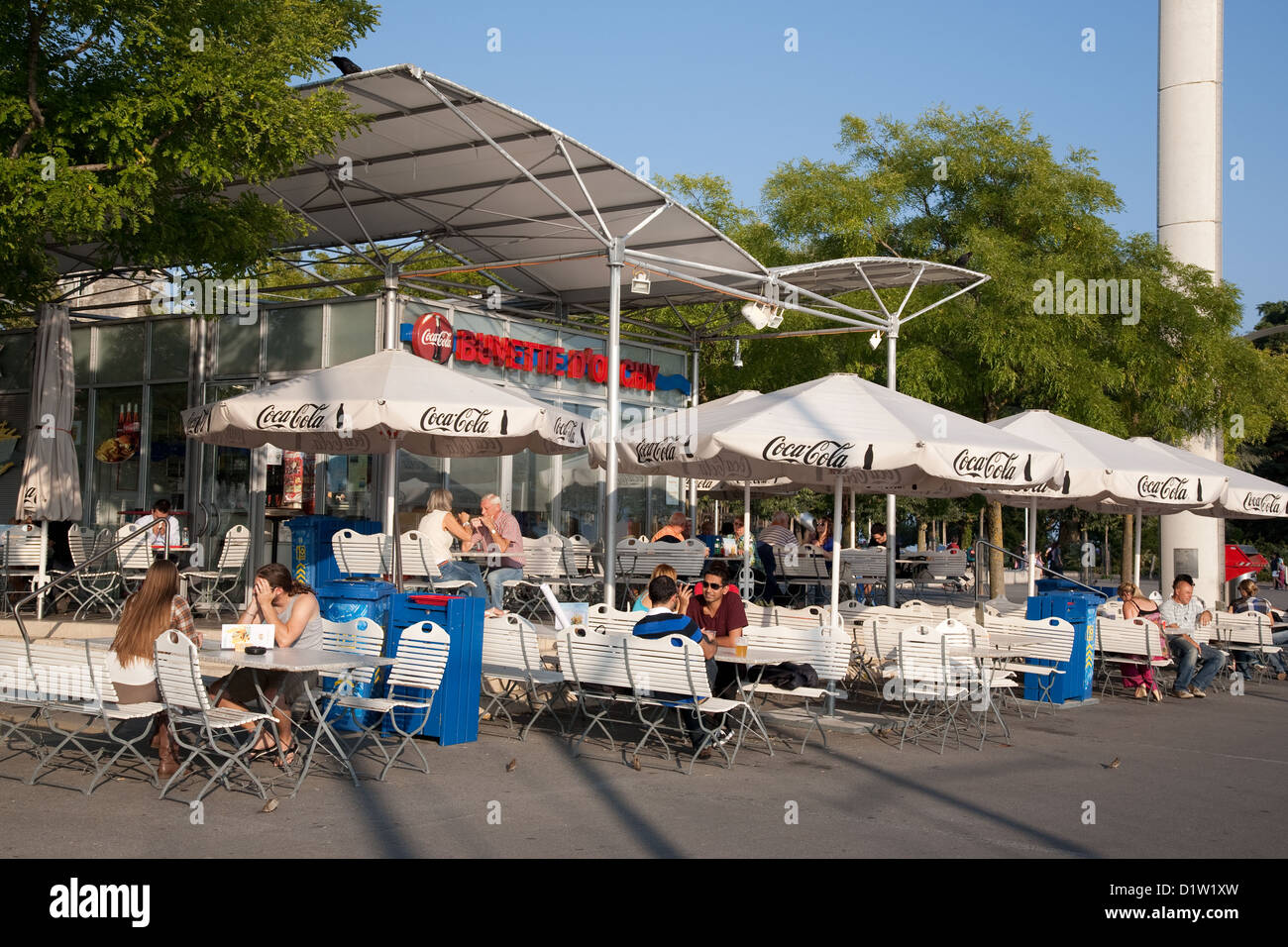 Restaurant et Café au bord du Lac Léman à Ouchy, Lausanne, Suisse Photo  Stock - Alamy