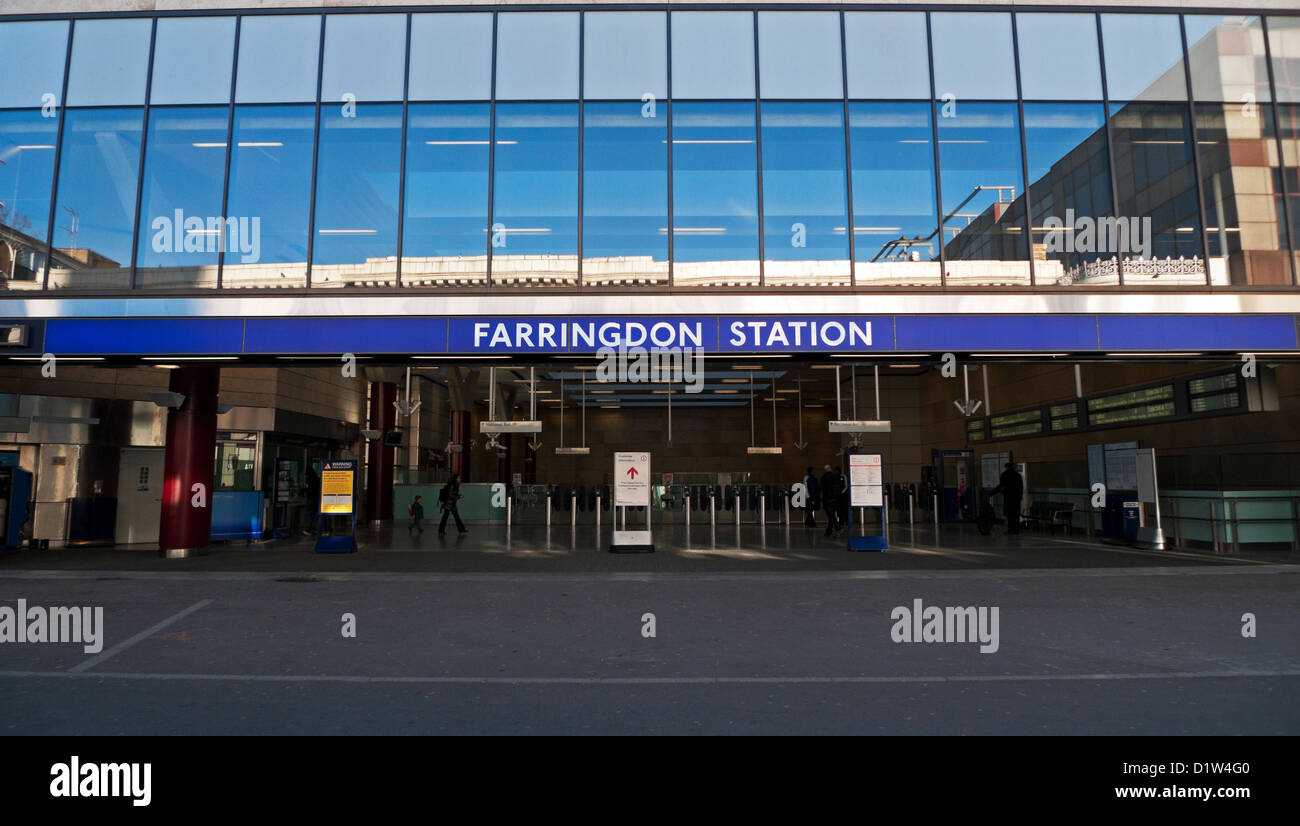 Vue extérieure du nouveau bâtiment de la gare de Farringdon à Londres Angleterre Royaume-uni KATHY DEWITT Banque D'Images