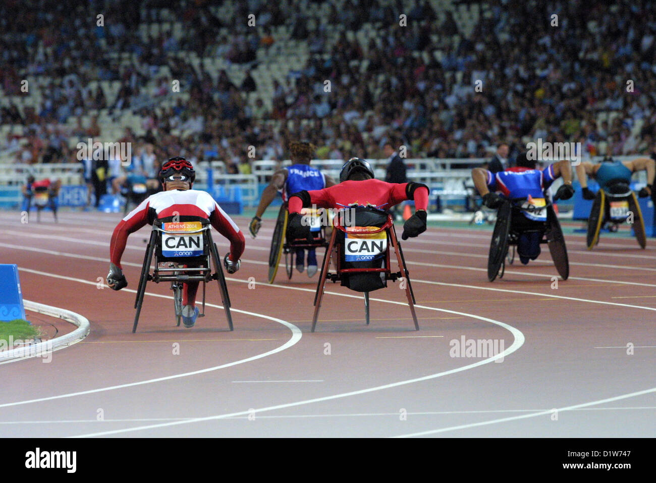 La course en fauteuil roulant aux Jeux paralympiques d'Athènes, 2004 Banque D'Images