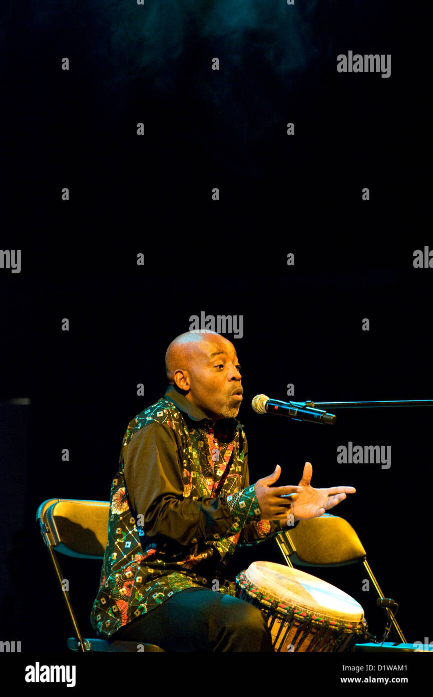 Kouame Sereba - un musicien de Côte d'Ivoire vivant en Norvège effectue à contre Culture Festival à Varsovie Banque D'Images