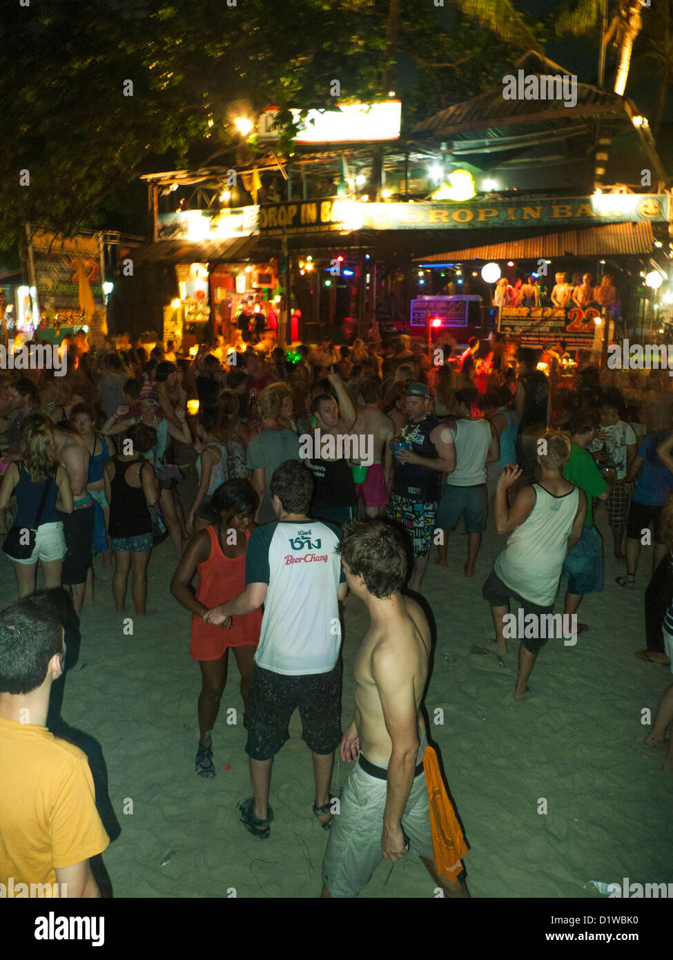 Nuit de pleine lune à Haad Rin beach de Koh Phangan, Thaïlande. Banque D'Images