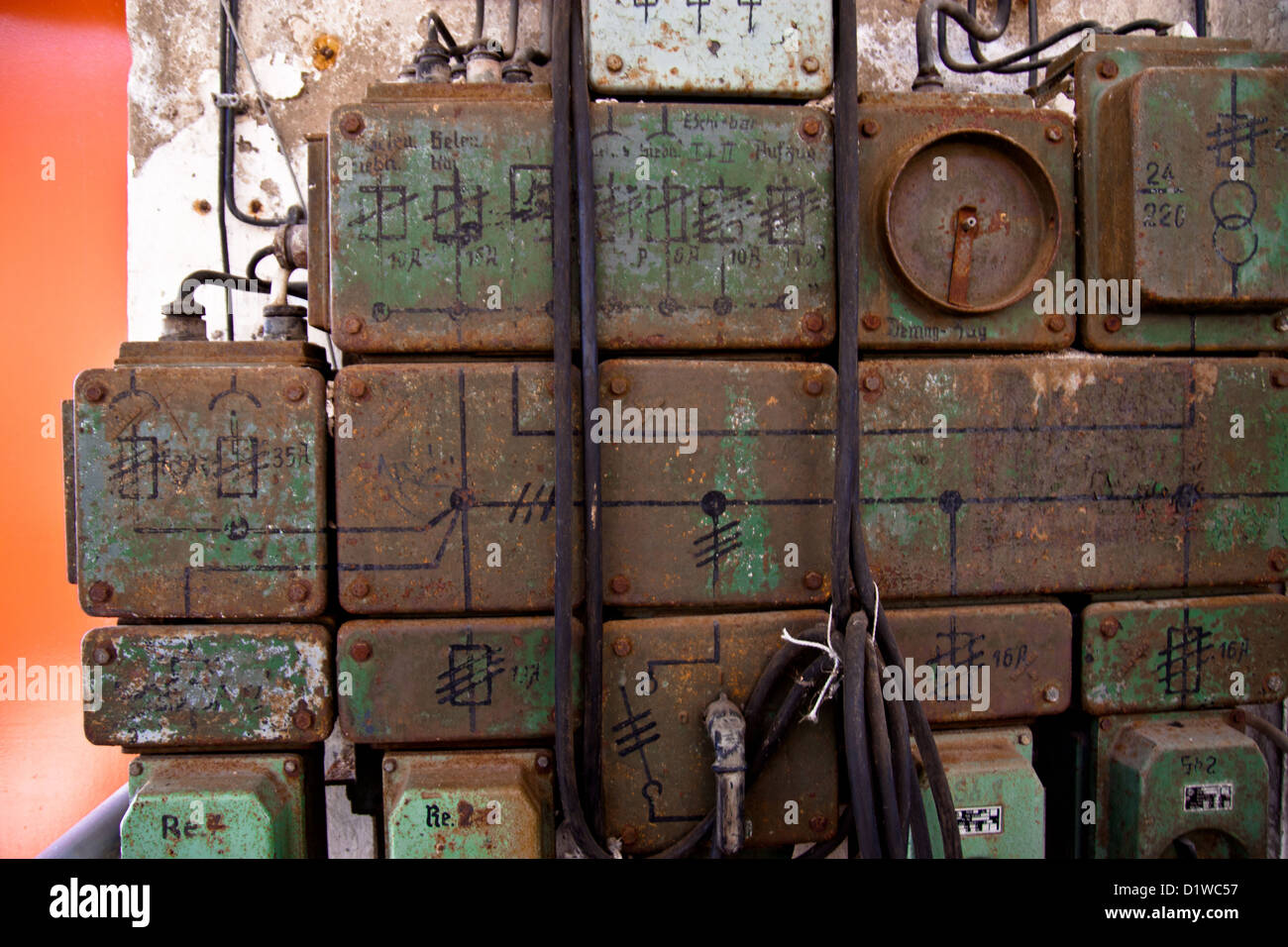 Circuit électrique, V2 dans les bâtiments de l'usine de Peenemunde, Usedom, Allemagne Banque D'Images