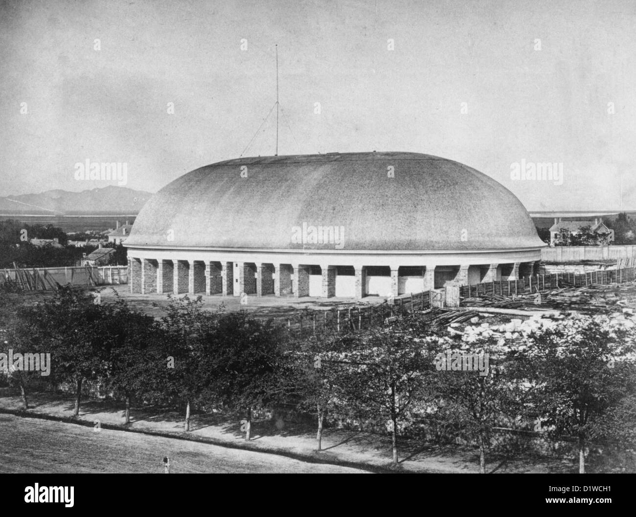Grand Mormon Tabernacle de Salt Lake City - vue d'ensemble de la Mormon Tabernacle de Salt Lake City, Utah, vers 1868 Banque D'Images