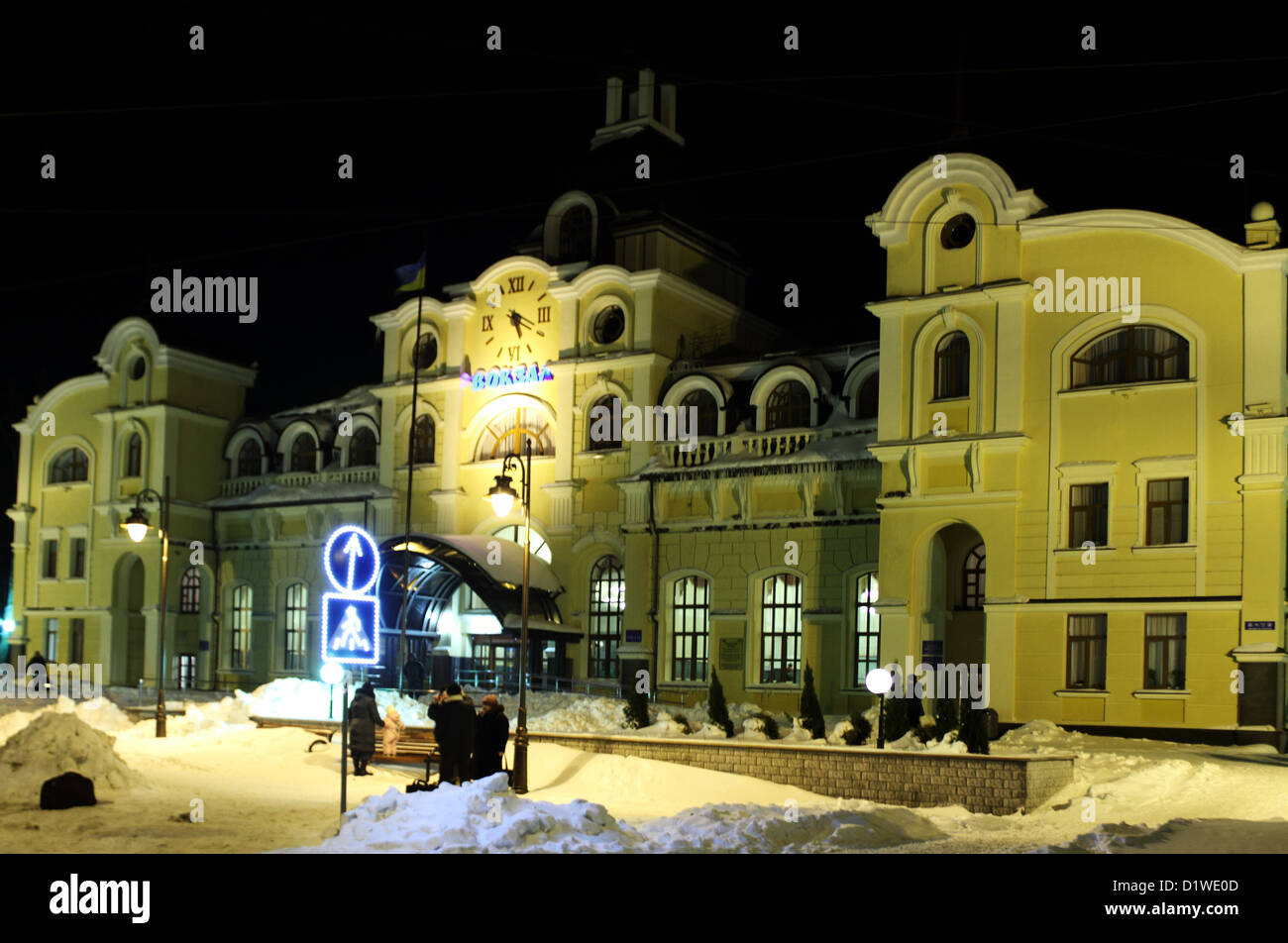 Kiev - 25 décembre : la gare de voie ferrée dans la nuit, Kiev, Ukraine, le 25 décembre, 2012 Banque D'Images