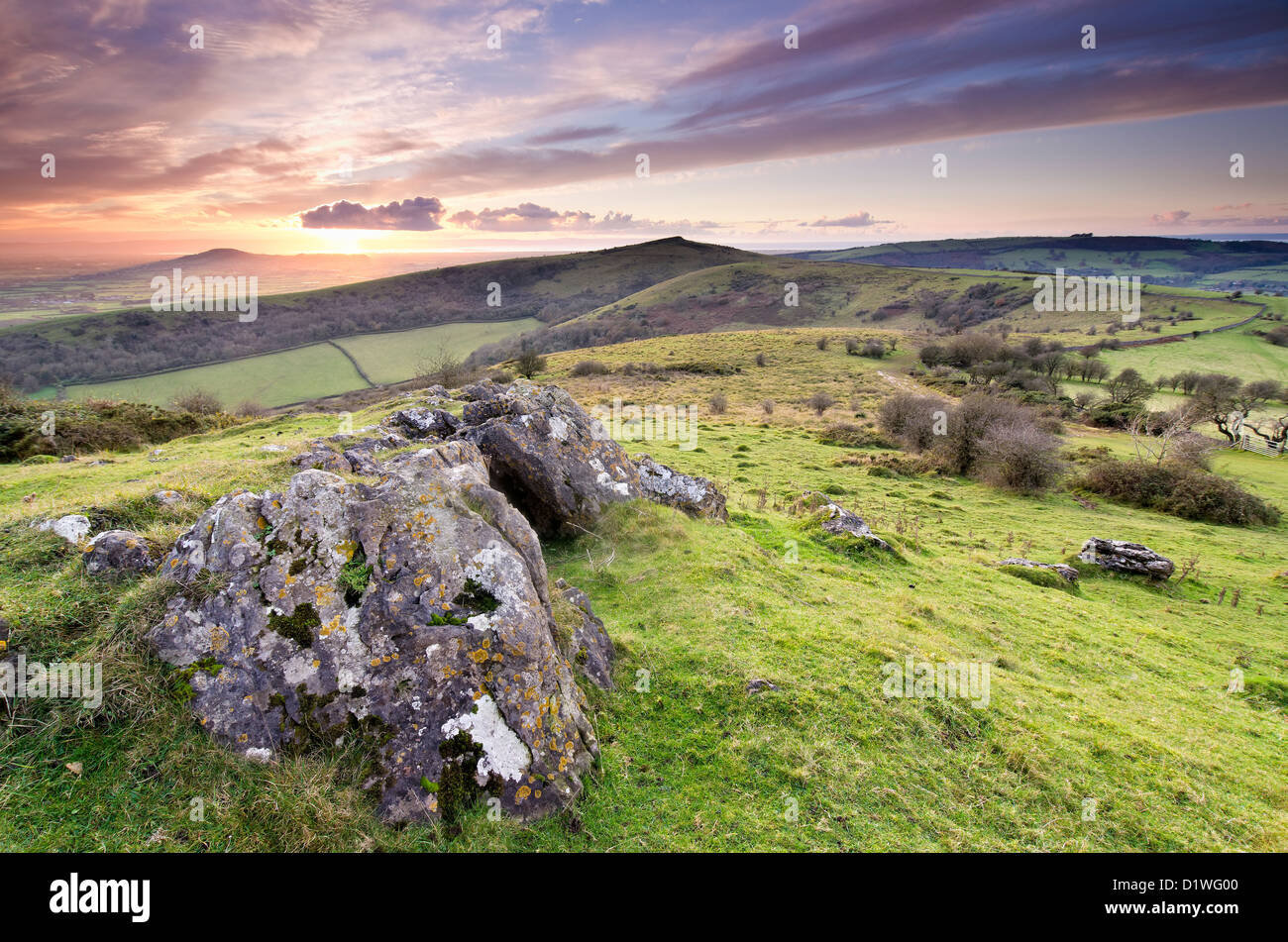 Crook Preak et Brent Knoll dans les collines de Mendip de vacillement, Somerset, Royaume-Uni. Banque D'Images