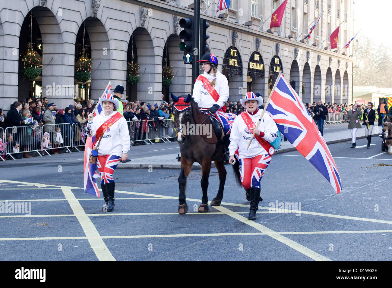 Capitale mondiale de la fête" est le thème de Londres pour le défilé du Nouvel An en 2013 Banque D'Images