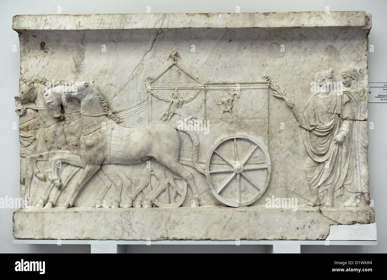 Roman soulagement d'un monument commémoratif de la bataille d'Actium (31 avant J.-C.). Détail d'une scène de procession. En. Banque D'Images