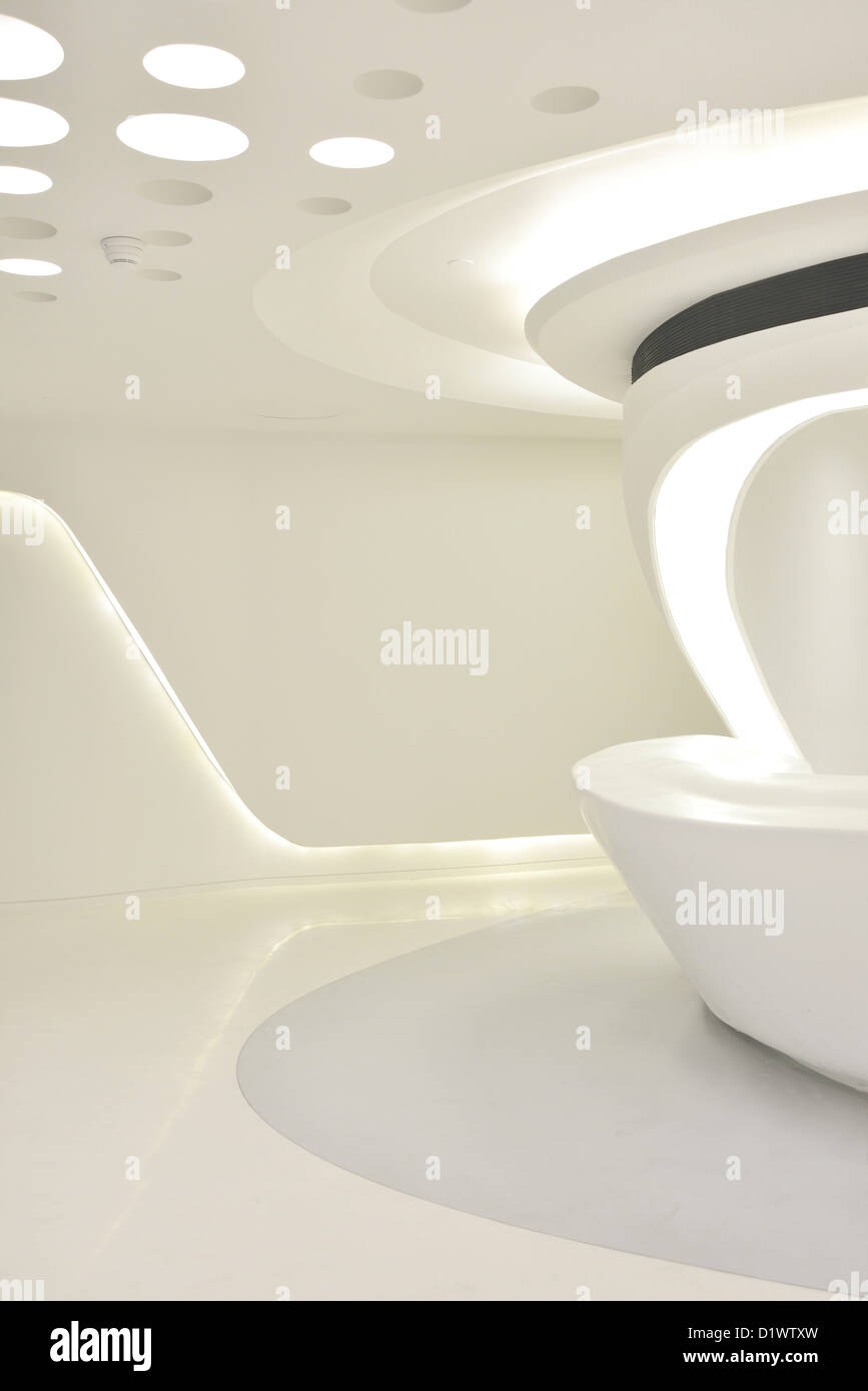 L'architecture moderne de style et de design intérieur de bâtiment SOHO avec fond blanc et lisse. Banque D'Images