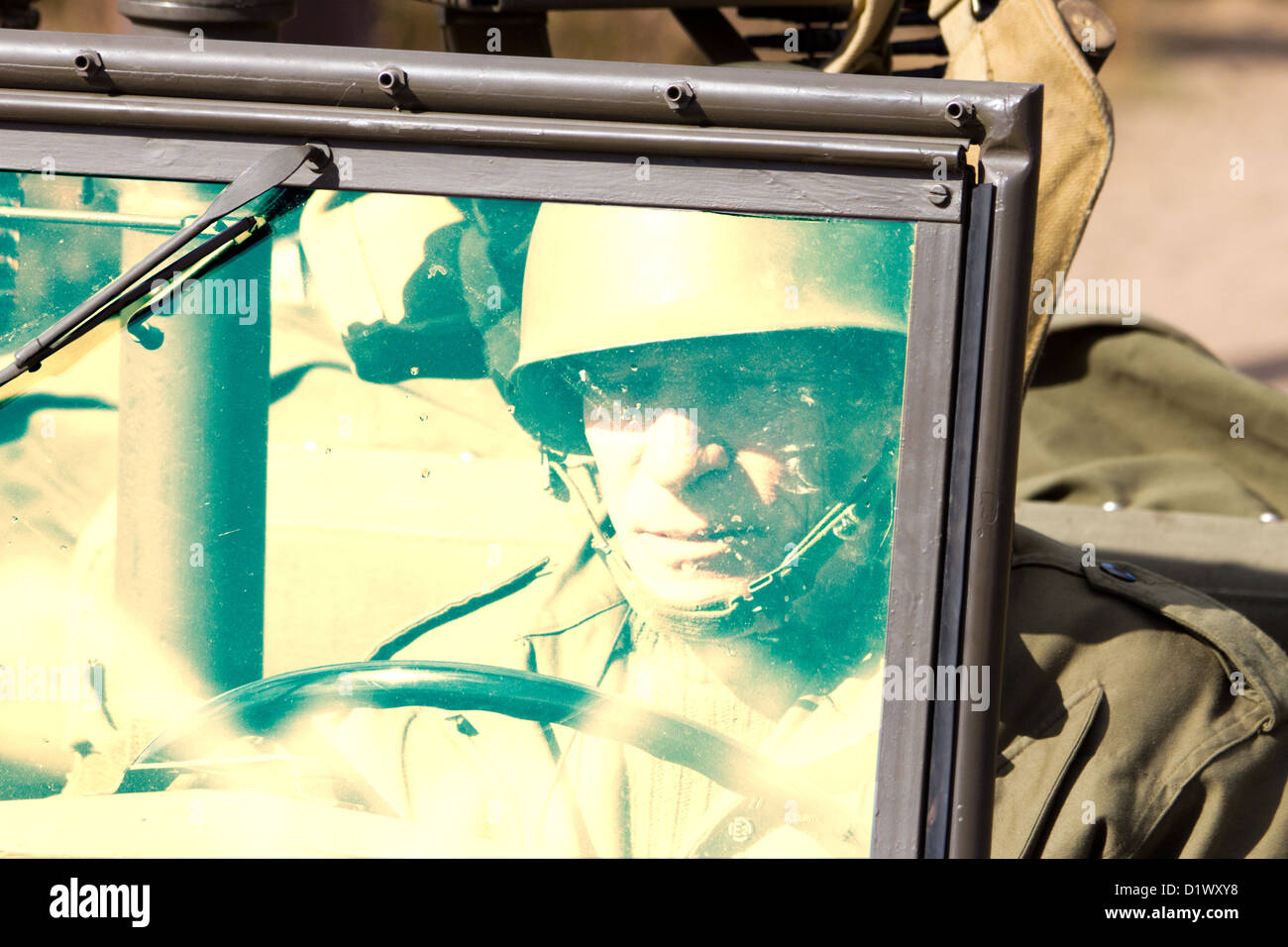 Soldat américain dans une jeep WW2 Banque D'Images