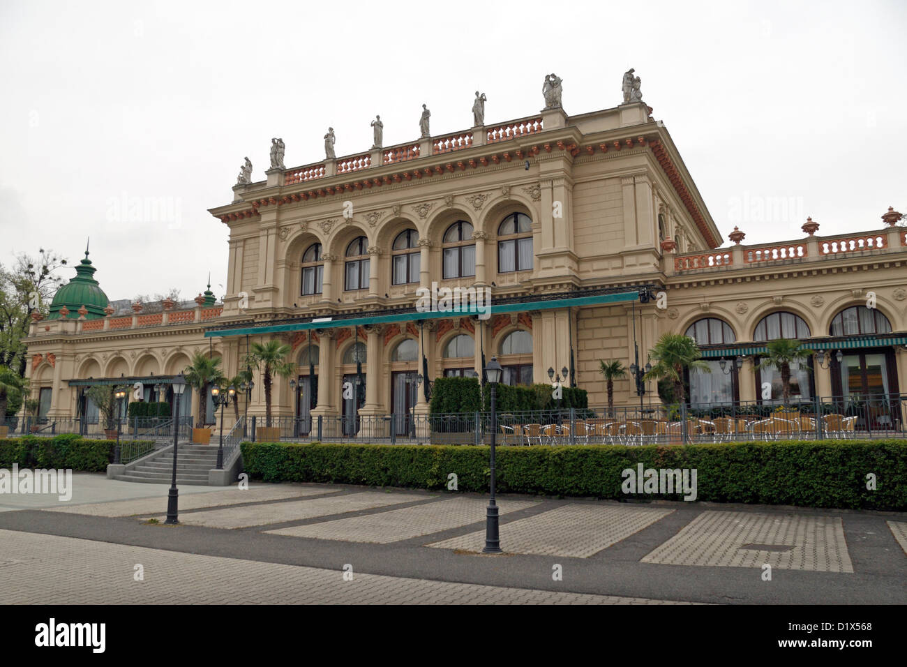 Le Stadtpark côté du Kursalon Hübner à Vienne, Autriche. Banque D'Images