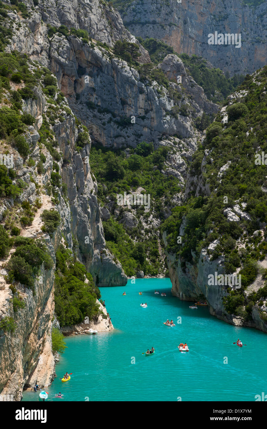 La navigation de plaisance dans les Gorges du Verdon, Alpes de Haute Provence, France Banque D'Images
