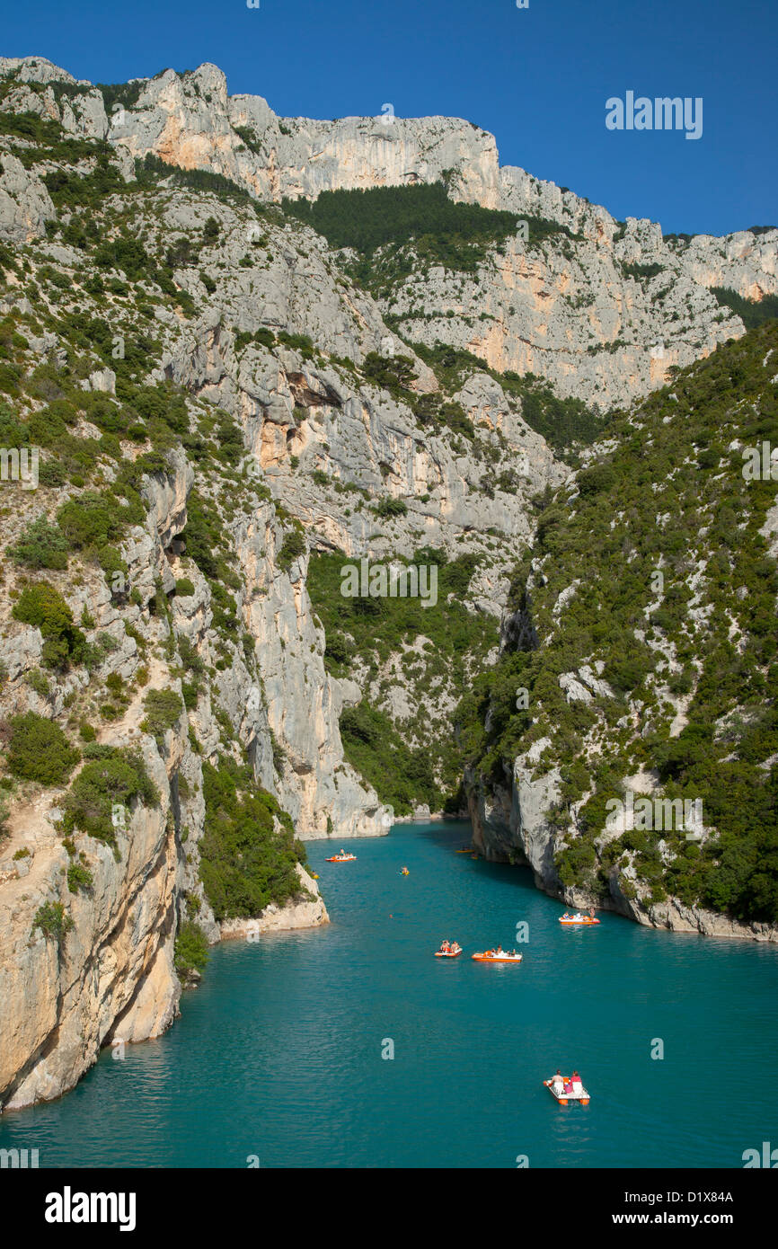 La navigation de plaisance dans les Gorges du Verdon, Alpes de Haute Provence, France Banque D'Images