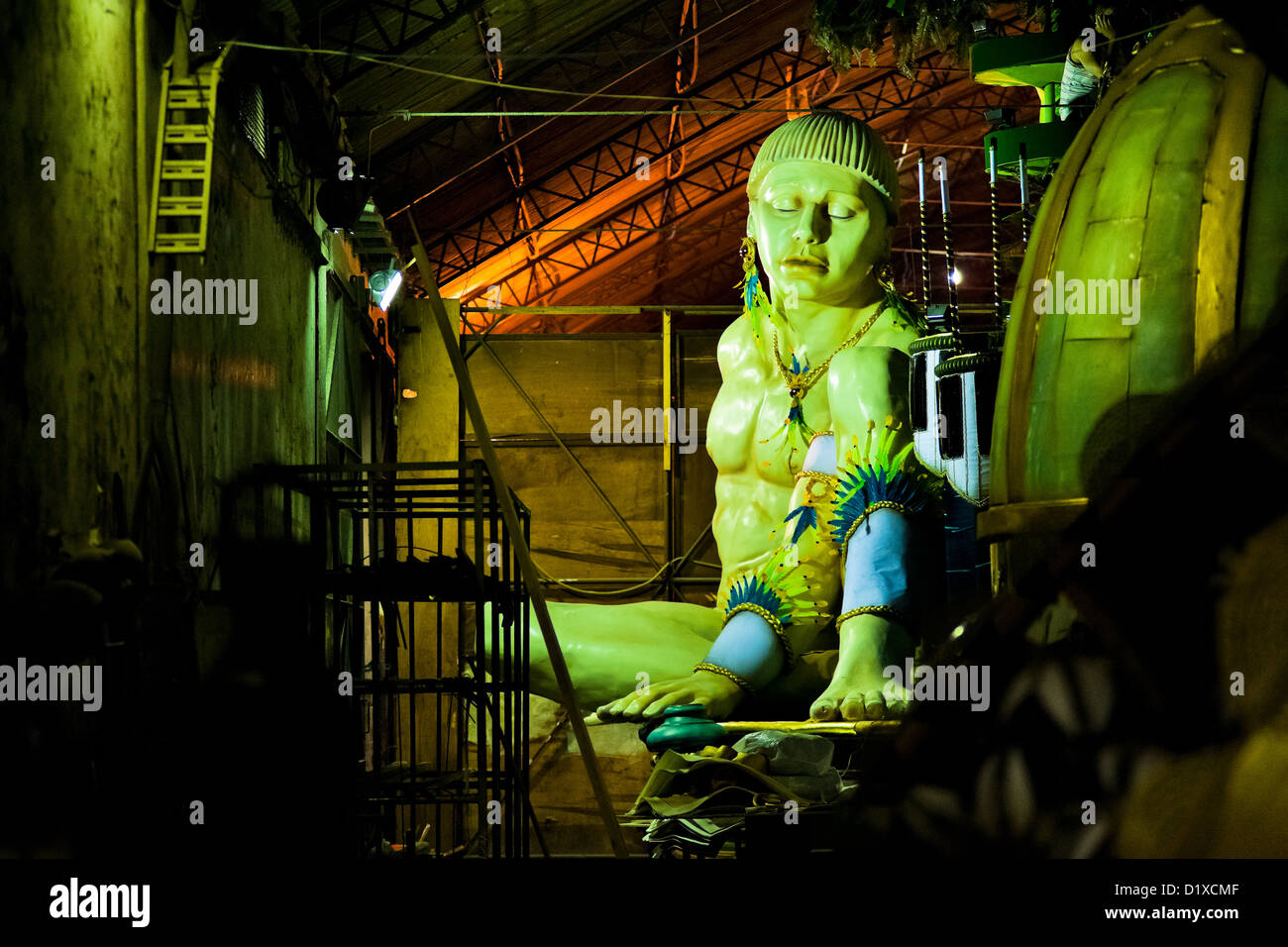 Une sculpture pour un carnaval flotter vu pendant le processus de construction dans l'atelier de Rio de Janeiro, Brésil. Banque D'Images
