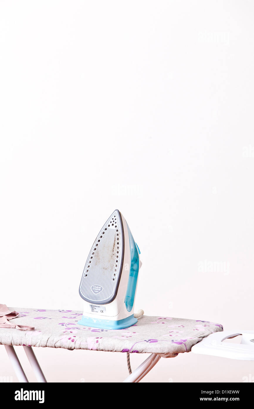 Fer et planche à repasser Banque D'Images