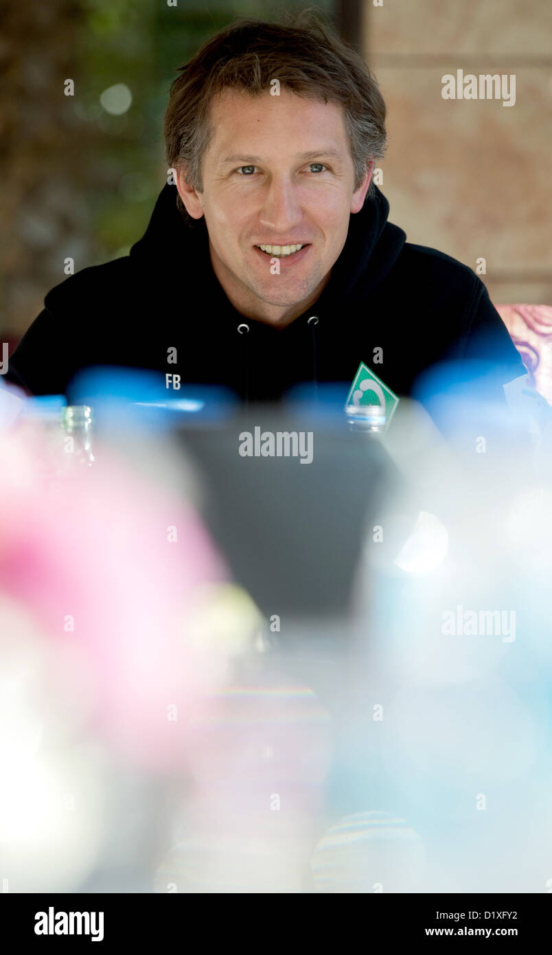 Le Werder Brême est le Scoutisme et le football professionnel, Frank Baumann sourit lors d'une conférence de presse au cours de l'hiver camp d'entraînement à Belek, Turquie, 07 janvier 2013. PHOTO : SOEREN STACHE Banque D'Images