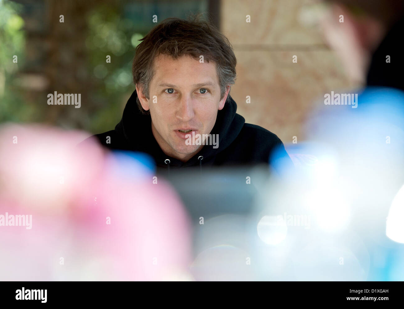 Le Werder Brême est le Scoutisme et le football professionnel, Frank Baumann sourit lors d'une conférence de presse au cours de l'hiver camp d'entraînement à Belek, Turquie, 07 janvier 2013. PHOTO : SOEREN STACHE Banque D'Images