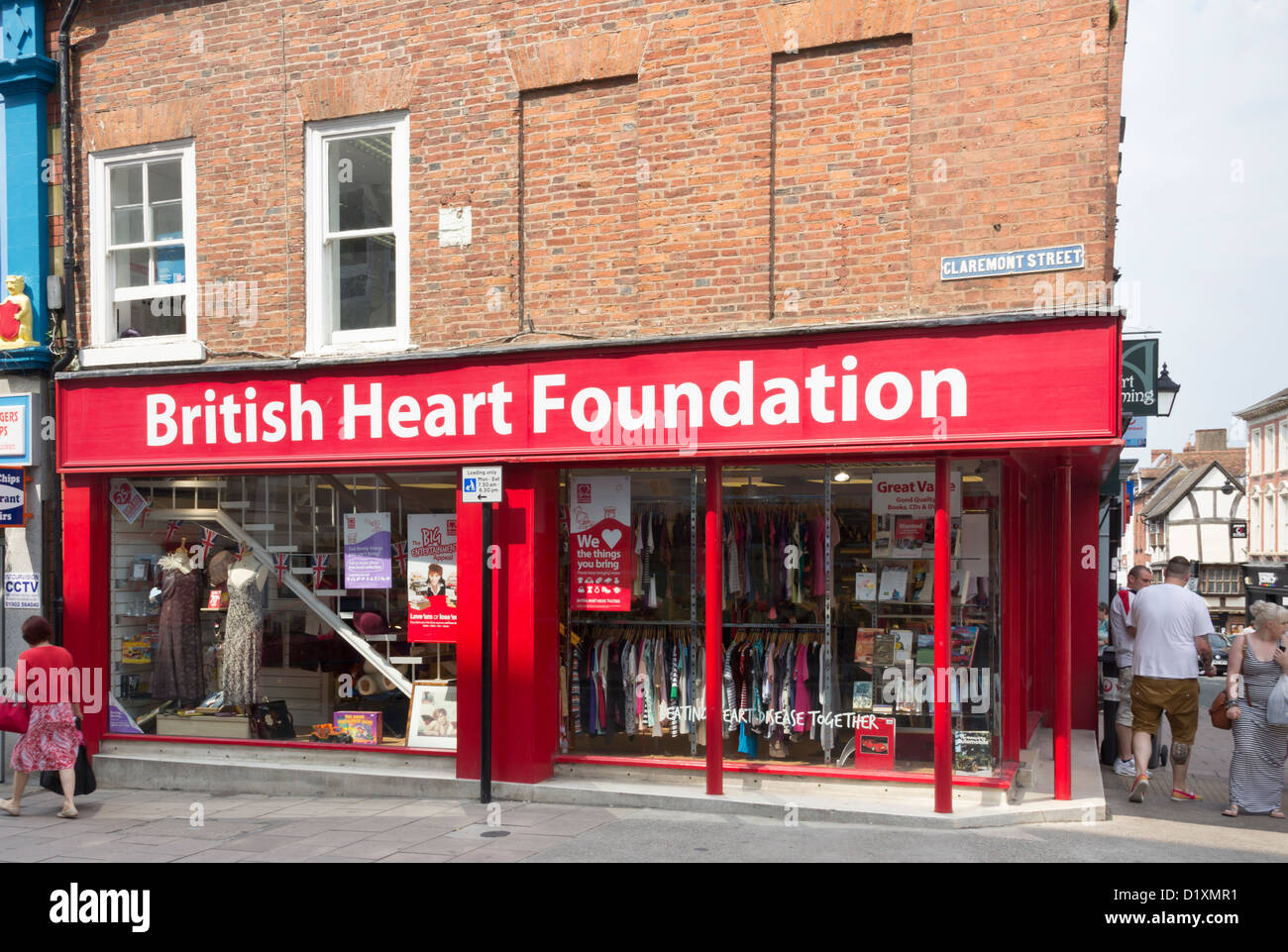 British Heart Foundation charity shop à l'angle de la rue Claremont et Mardol, Shrewsbury. Banque D'Images