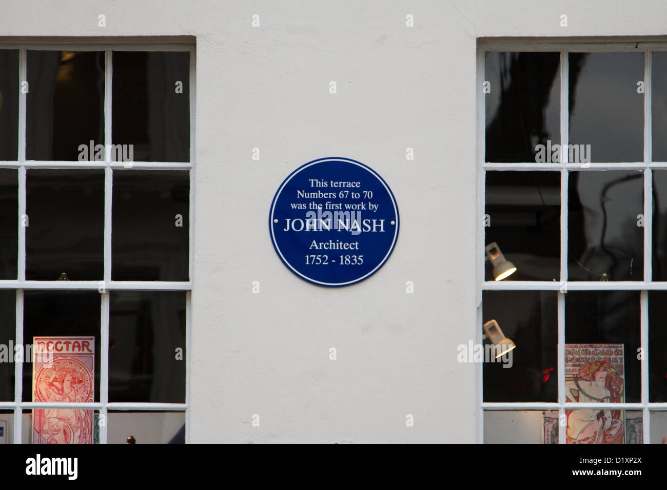 Londres, Royaume-Uni. 08 janvier 2013. Une plaque bleue, qui marque les premières œuvres du célèbre architecte britannique du xixe siècle John Nash, est présentée aujourd'hui à Londres. En raison de compressions budgétaires du gouvernement, de l'English Heritage, l'organisme responsable de la plaques, ont dit qu'ils allaient arrêter le régime, sens Nash, la plaque est susceptible d'être parmi les derniers. George Henton / Alamy Live News. Banque D'Images