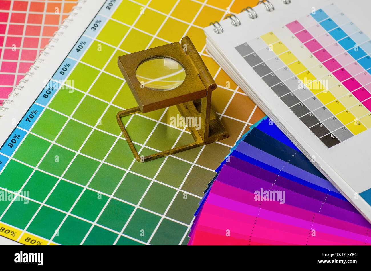 Guide de la couleur et couleur ventilateur avec testeur de linge Banque D'Images
