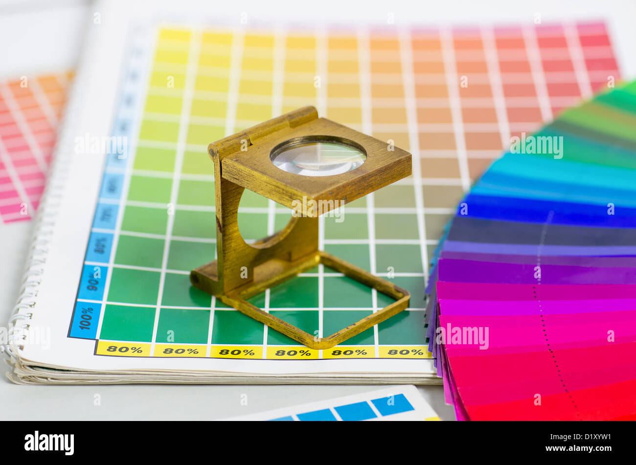 Guide de la couleur et couleur ventilateur avec testeur de linge Banque D'Images