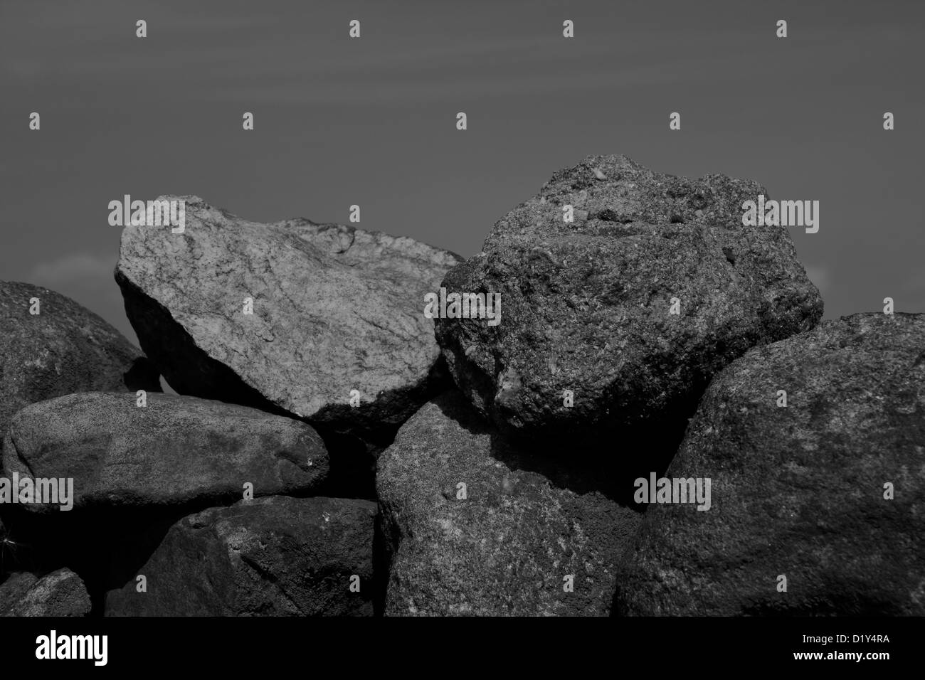 Le vieux mur de pierre a résisté pendant des années, battue par les landes le vent et la pluie mais toujours debout Banque D'Images