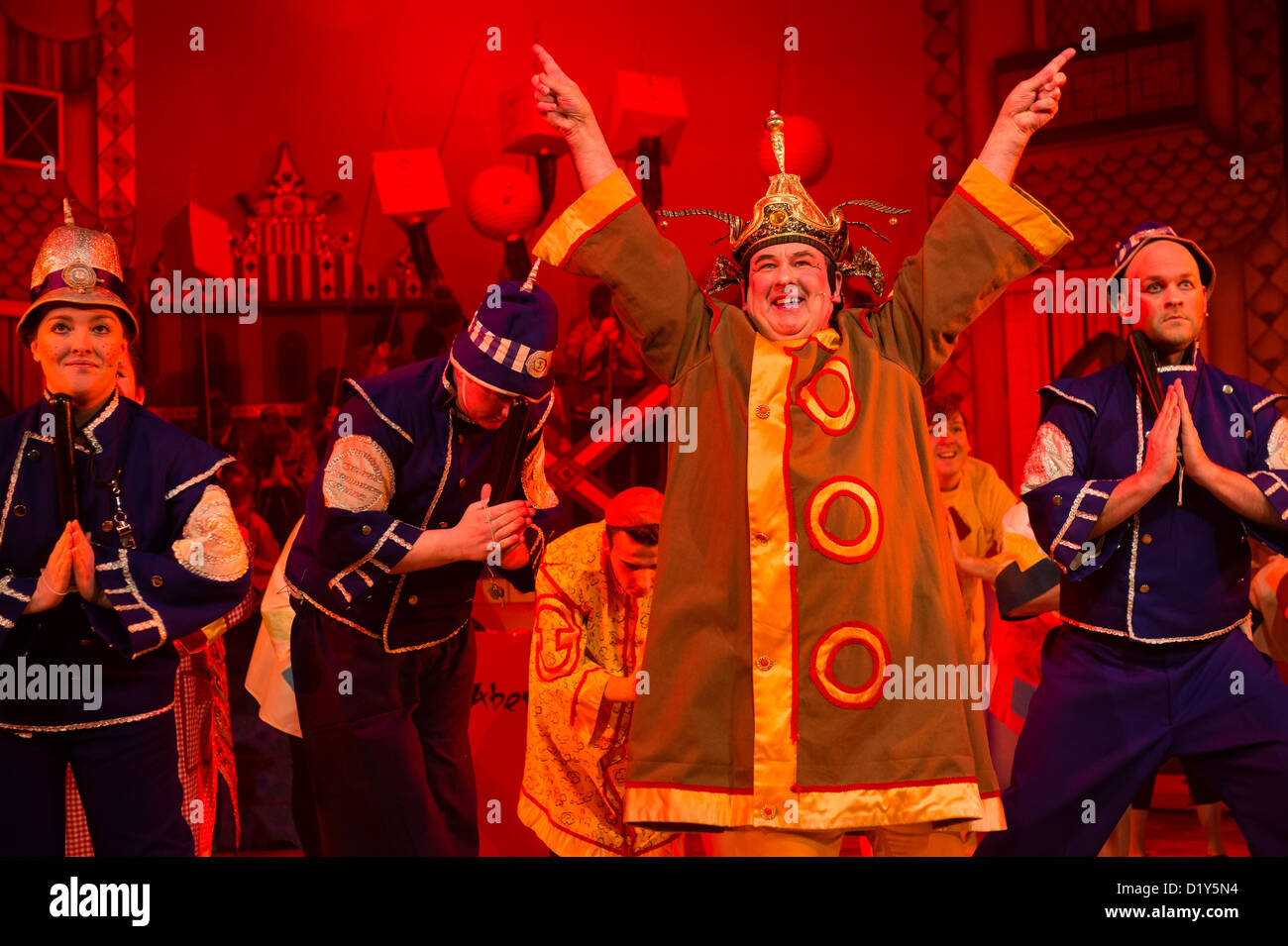 Divertissement traditionnel de Noël : 'Aladdin' pantomime à Aberystwyth Arts Centre Banque D'Images