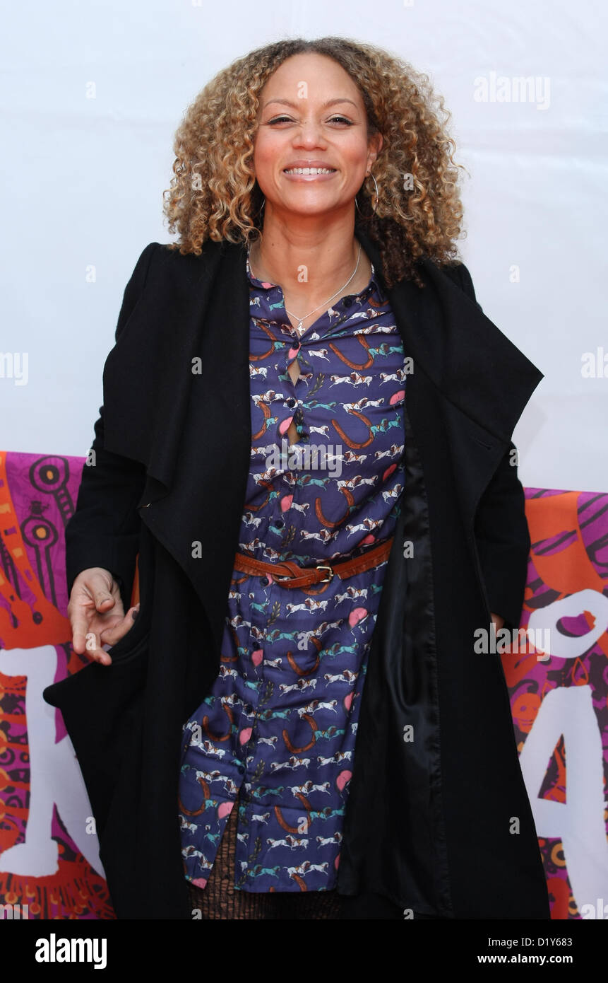 ANGELA GRIFFIN KOOZA DU CIRQUE DU SOLEIL. OPENING NIGHT LONDON ENGLAND UK 08 Janvier 2013 Banque D'Images