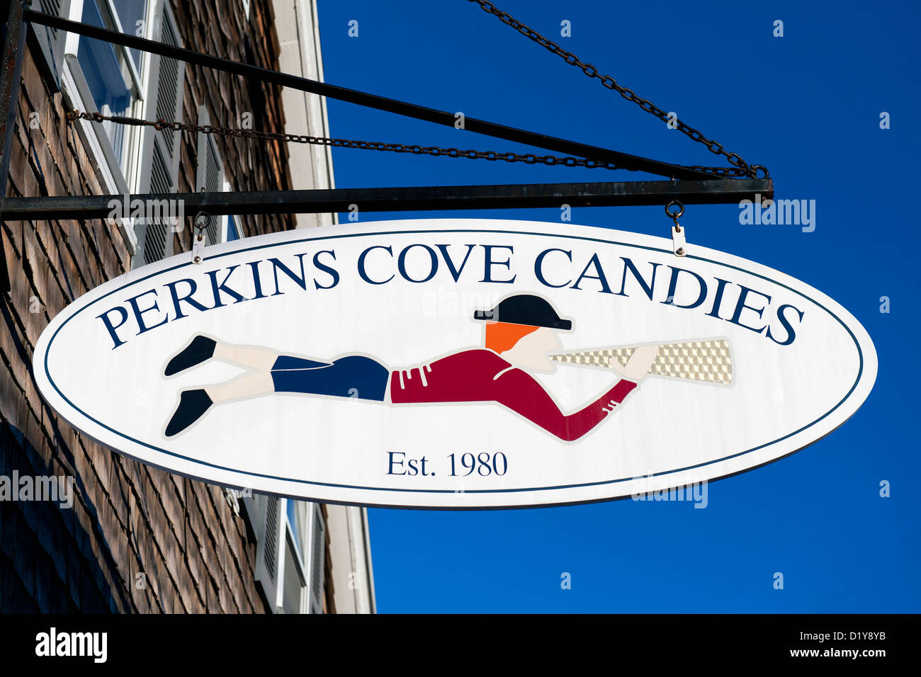 Hanging wooden sign pour Perkins Cove bonbons à Ogunquit, Maine, USA. Banque D'Images