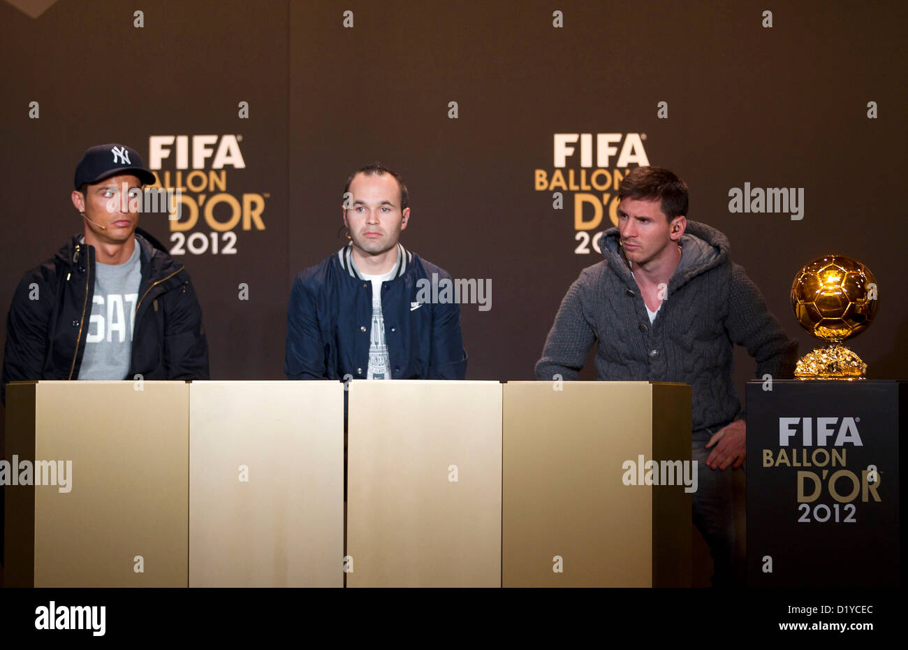 Cristiano Ronaldo, Andres Iniesta, Lionel Messi, au cours de la conférence de presse avec des candidats à l'acteur mondial de l'année et de l'entraîneur de l'Année Monde de Football masculin pour le 7 janvier 2013 à la Maison des Congrès de Zurich, Suisse. Foto : S.Lau Banque D'Images