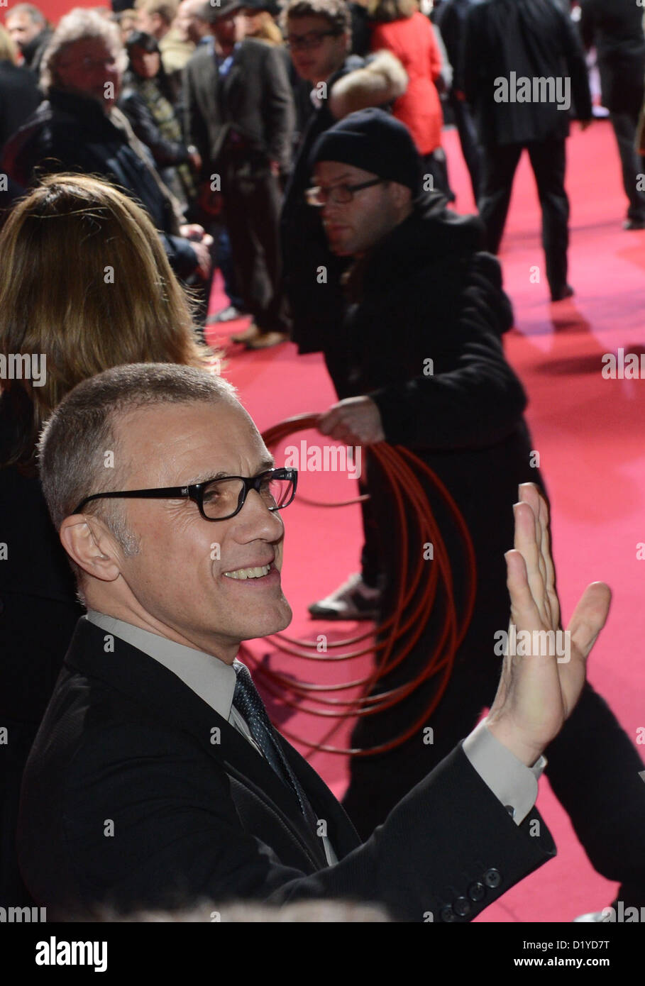 Allemand-autrichien acteur Christoph Waltz (L) arrive pour la première de 'Django Unchained' au Cinestar Cinemas à Berlin, Allemagne, 08 janvier 2013. Le film devrait sortir dans les salles allemandes le 17 janvier 2013. Photo : Jens Kalaene Banque D'Images