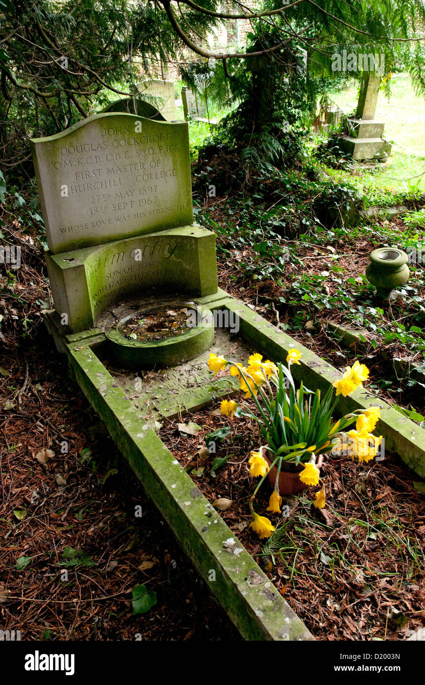 La tombe de Sir John Cockcroft, physicien et Prix Nobel. Cimetière à l'ascension de l'âme, tous les Lane, Cambridge Banque D'Images