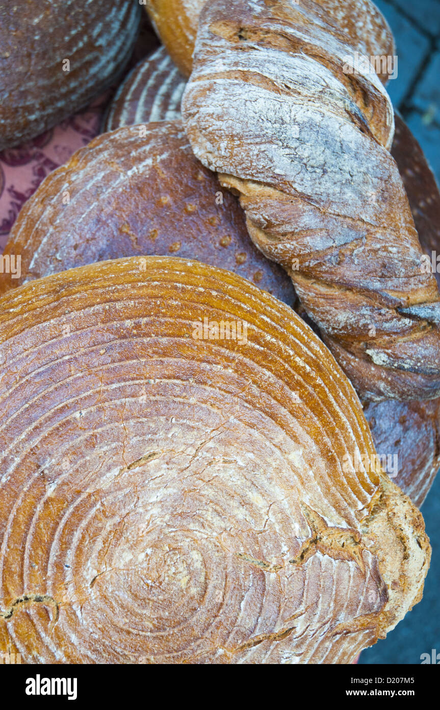 Pain maison à vendre au marché hebdomadaire à Bad Ischl, une ville thermale dans la région du Salzkammergut, Autriche Banque D'Images