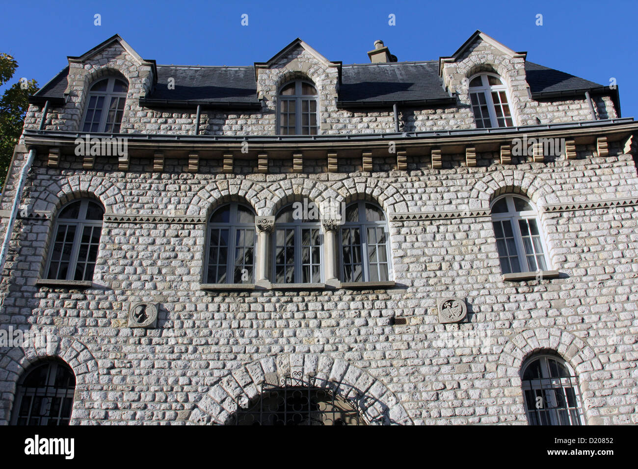 Vieille maison à Montmartre alley. Paris. Banque D'Images