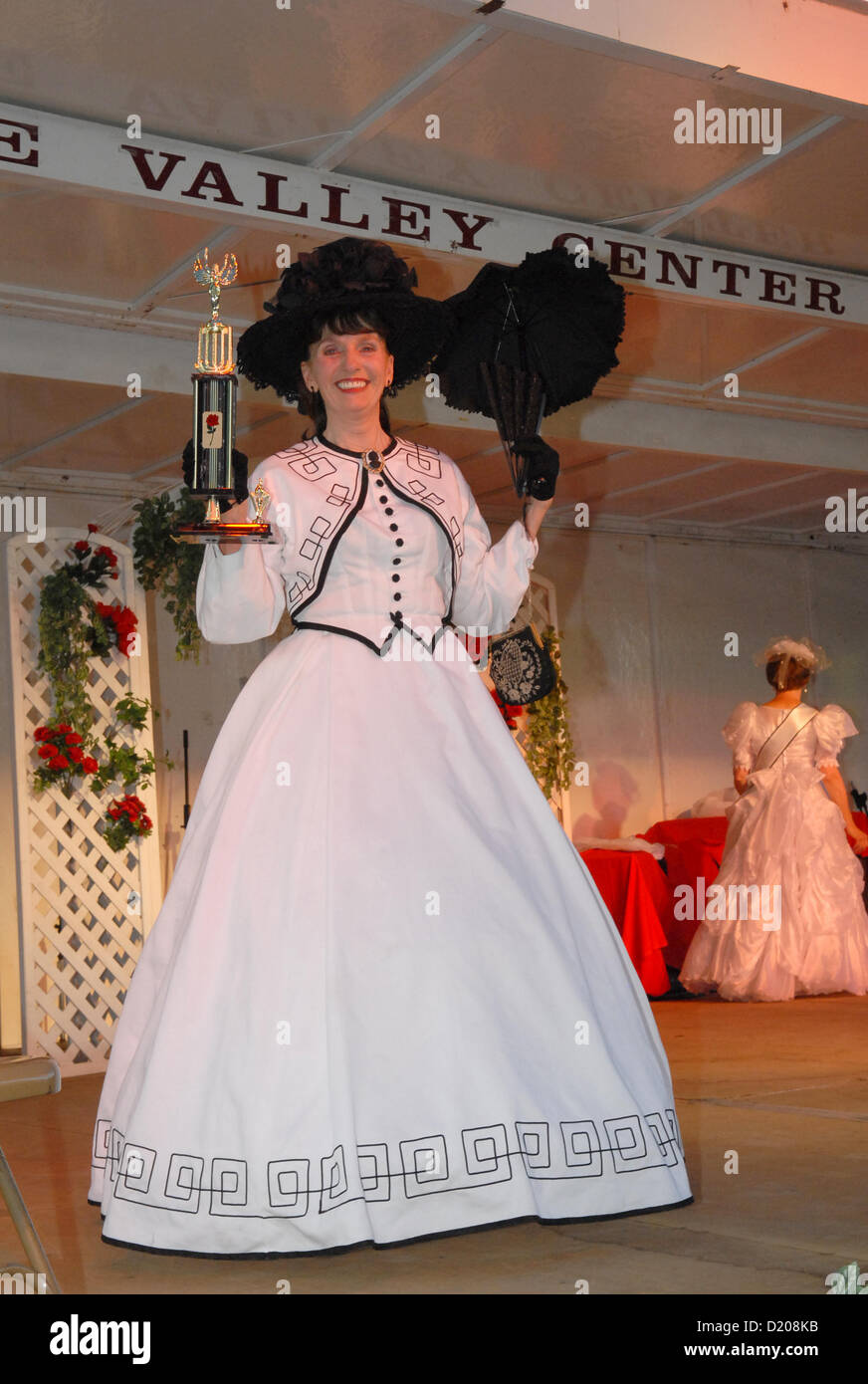 13 juin 2008 - Placerville, Californie, États-Unis - Colleen Ann Harris, photographié ici en 2008, l'El Dorado County candidat Rose, a été arrêté et mis en prison du comté d'El Dorado le 6 janvier sur une accusation de meurtre avec aucune caution énumérés d'après l'El Dorado County Sheriff's Office députés a trouvé son époux, 72 ans, Robert Edward Harris décédé à une résidence Placerville. Colleen a également été arrêté le 28 juillet 1985 à la suite du décès de son second mari, mais déclaré non coupable par un procès avec jury. (Crédit Image : © Pat Dollins/Montagne/ZUMAPRESS.com) démocrate Banque D'Images