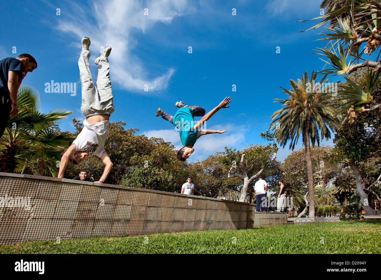 Des acrobates du park, Parque San Telmo, Las Palmas, Gran Canaria, Îles Canaries, Espagne, Europe Banque D'Images