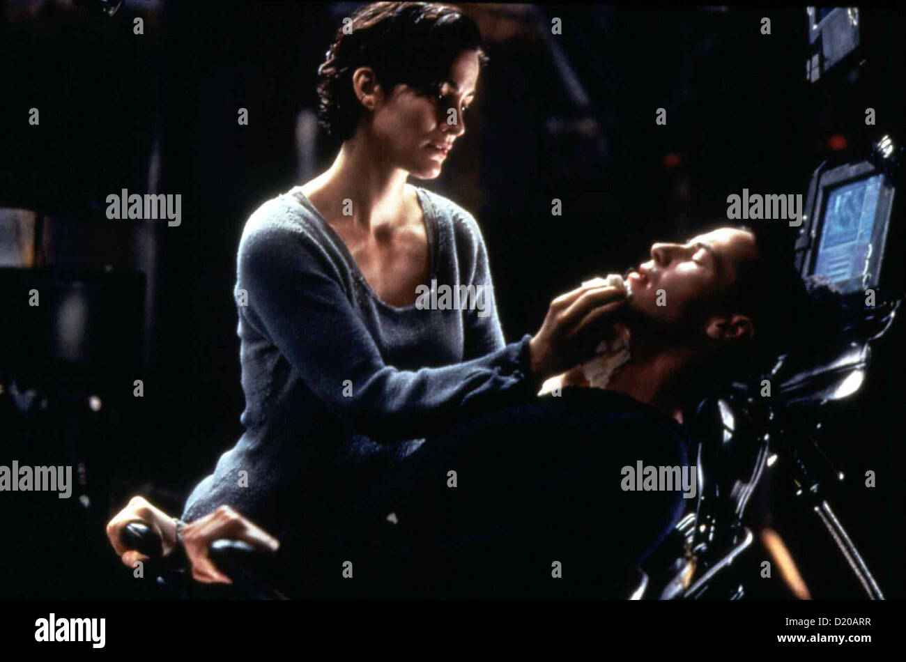 Matrix Matrix, le Trinity (Carrie-Anne Moss), Neo (Keanu Reeves) *** légende locale *** 1999 -- Banque D'Images