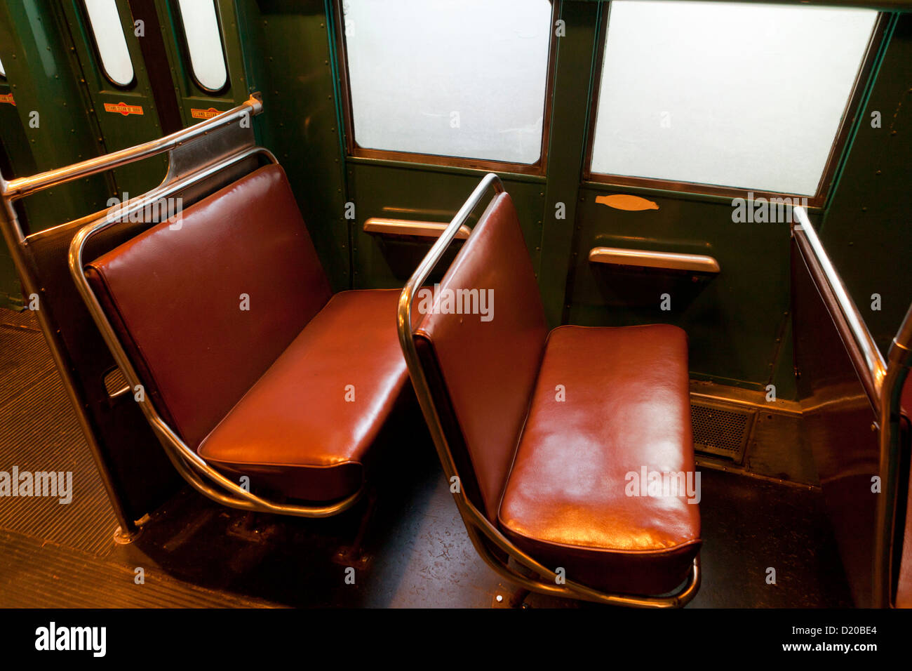 L'intérieur du train de banlieue Vintage Banque D'Images