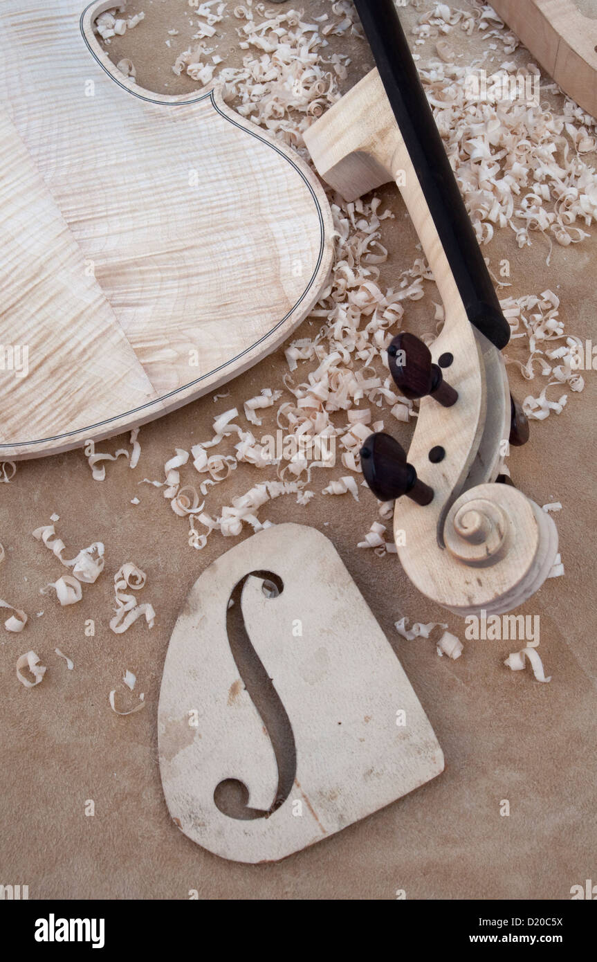 L'Italie, Lombardie, Cremona, luthier Worshop, Close up of Violin Banque D'Images