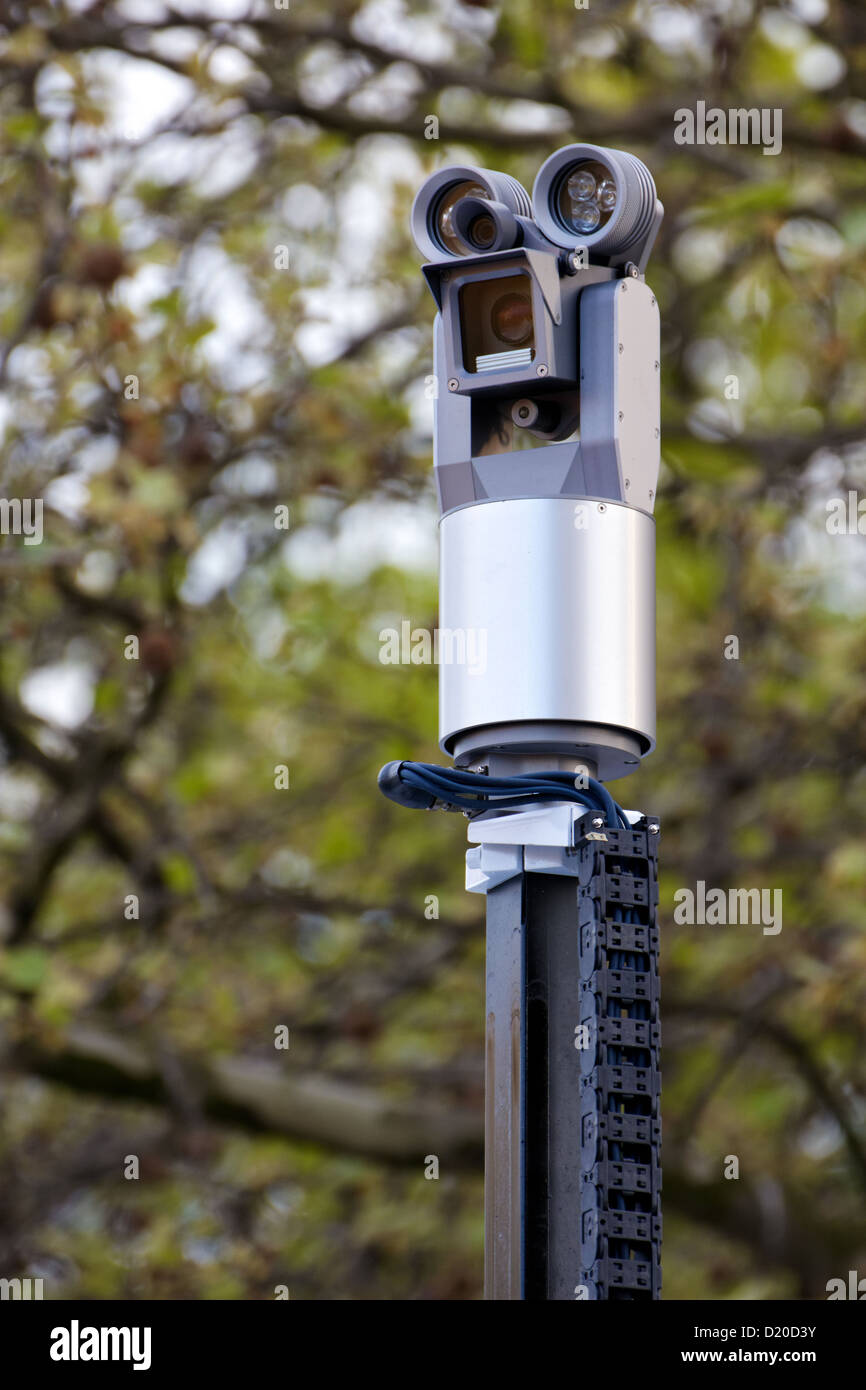 Monté sur véhicule caméra de surveillance de la police en cours d'utilisation à une manifestation du Mayday à Hambourg, Allemagne le 1 mai 2012. Banque D'Images