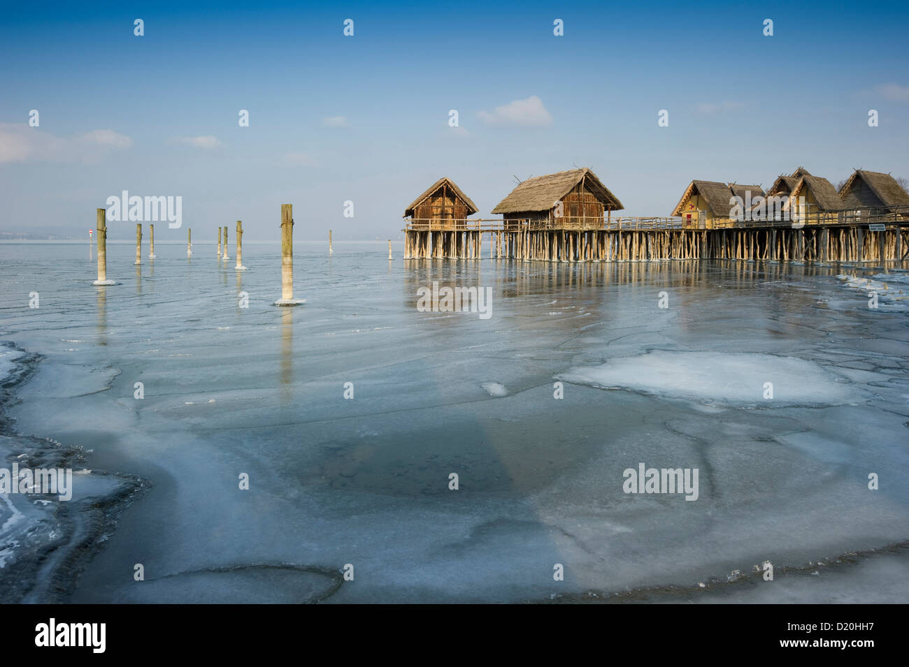 Des maisons sur pilotis dans le musée en plein air, Unteruhldingen, Lac de Constance, Baden-Wurttemberg, Allemagne Banque D'Images