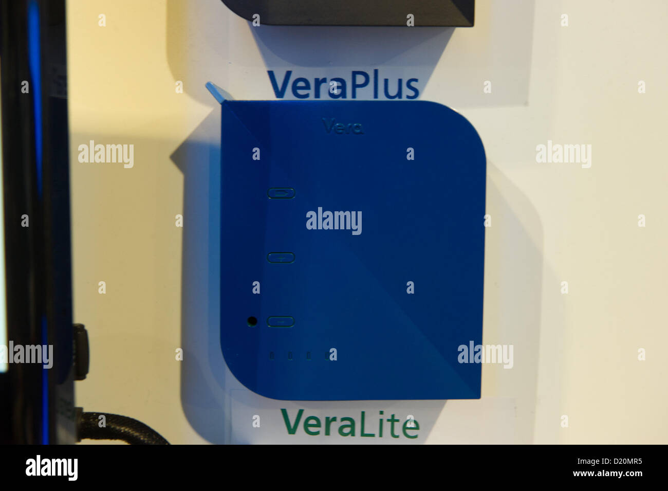 Las Vegas, États-Unis - 2013-01-08. Mi Casa Verde prototype du Z-Wave VeraPlus gateway dévoiler afficher au CES (Consumer Electronics Show), 2013. L'VeraPlus ajoute la mise en réseau sans fil et double la mémoire à partir de la VeraLite pour plus d'appareils et de la fonction vidéo, et remplacera la Vera 3 au printemps 2013. Banque D'Images