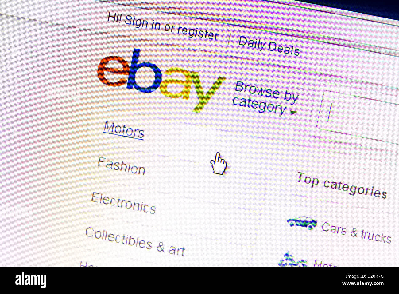Site web Ebay sous une loupe eBay est une société multinationale américaine et l'entreprise de commerce électronique Banque D'Images